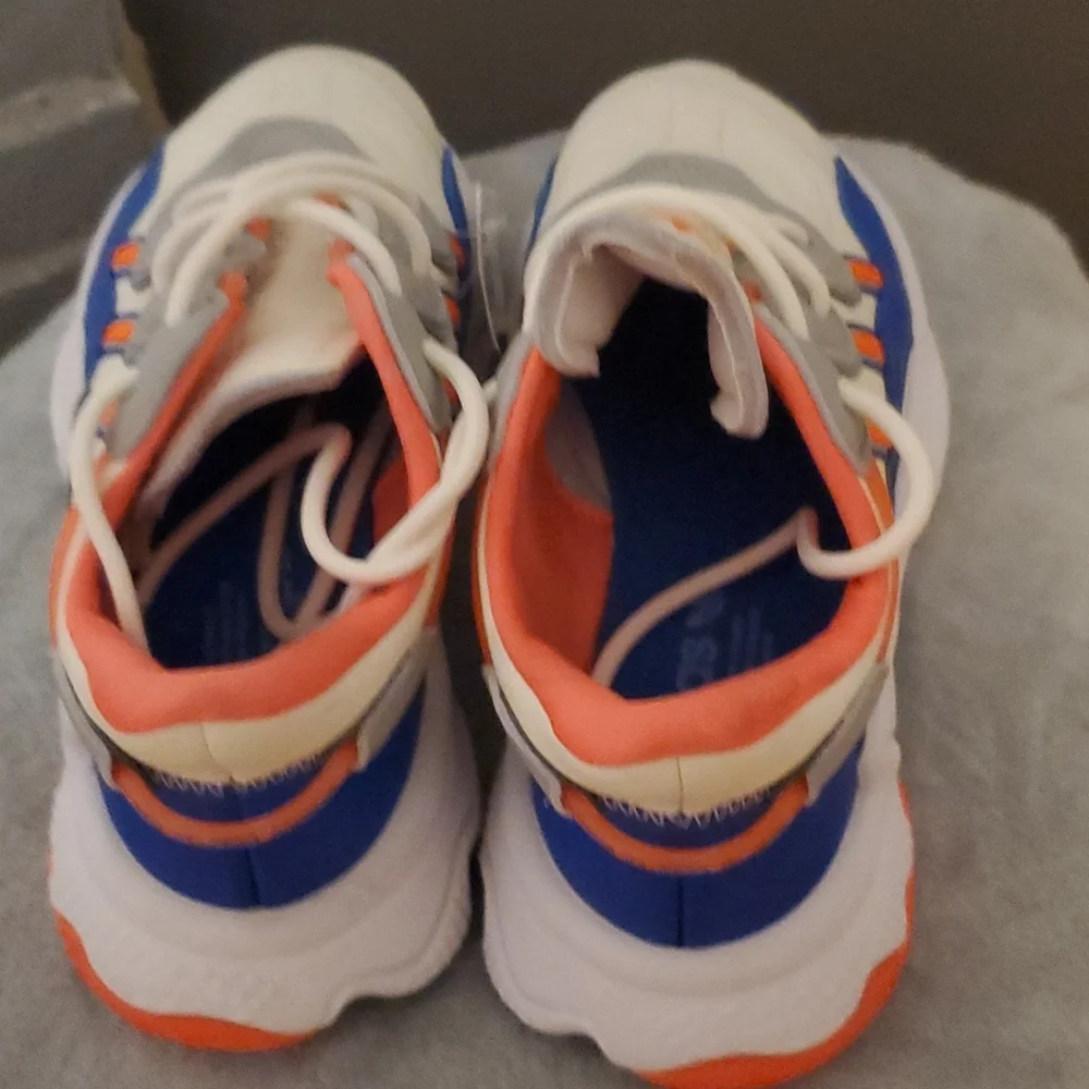 Boys Adidas - Picture 3 of 4